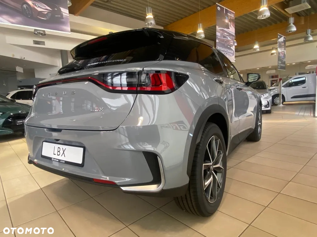 Lexus LBX 1.5 Hybrid Cool - 2