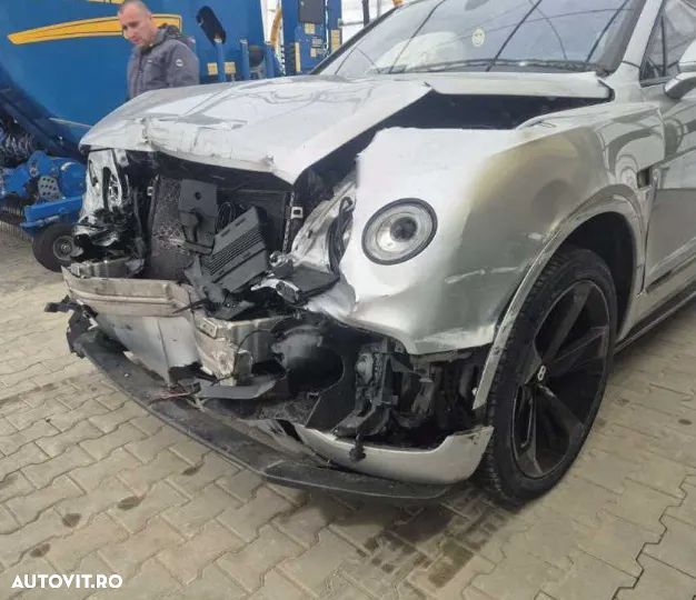 Bentley Bentayga V8 - 2