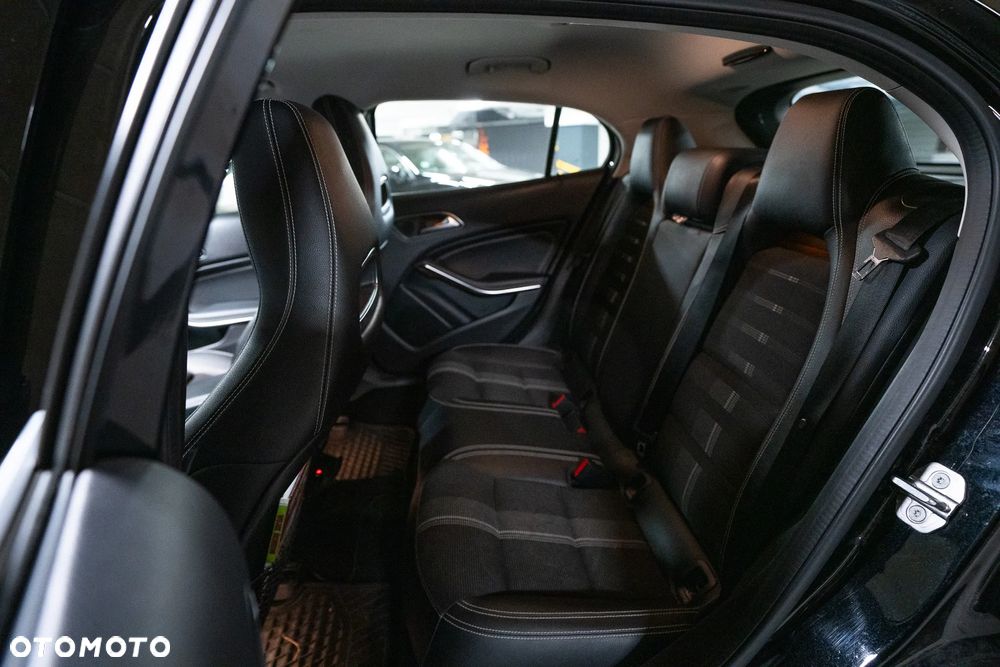 Mercedes-Benz GLA 200 7G-DCT Style - 7