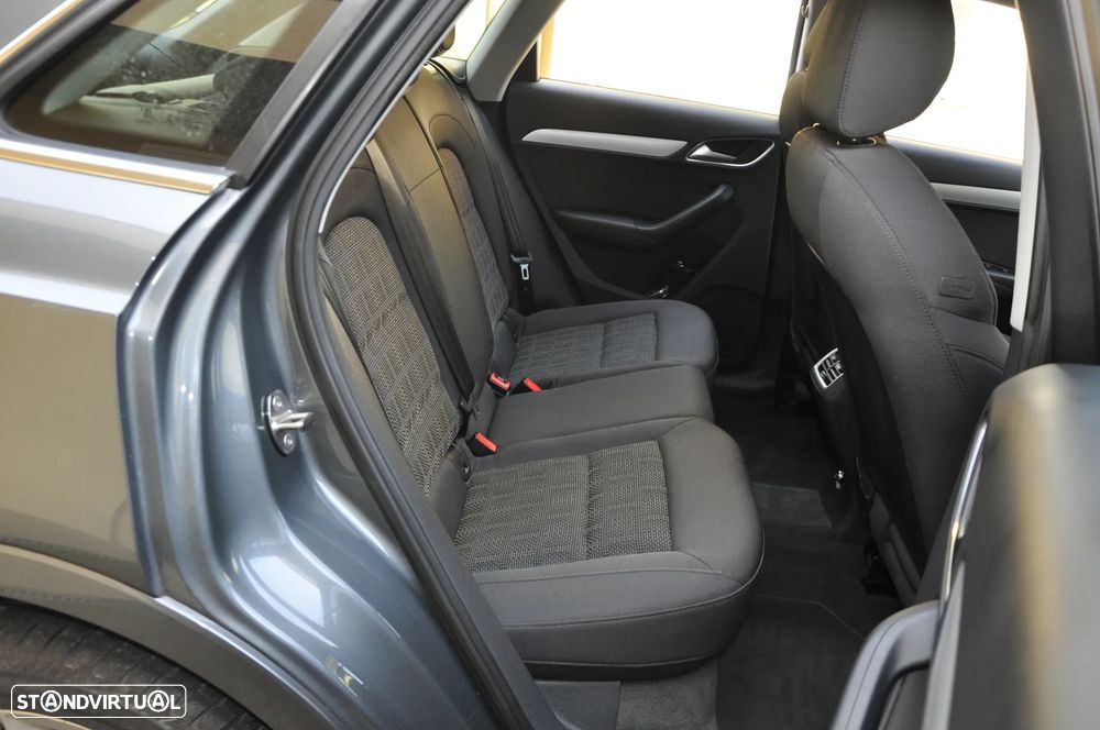 Audi Q3 2.0 TDI S-line - 38