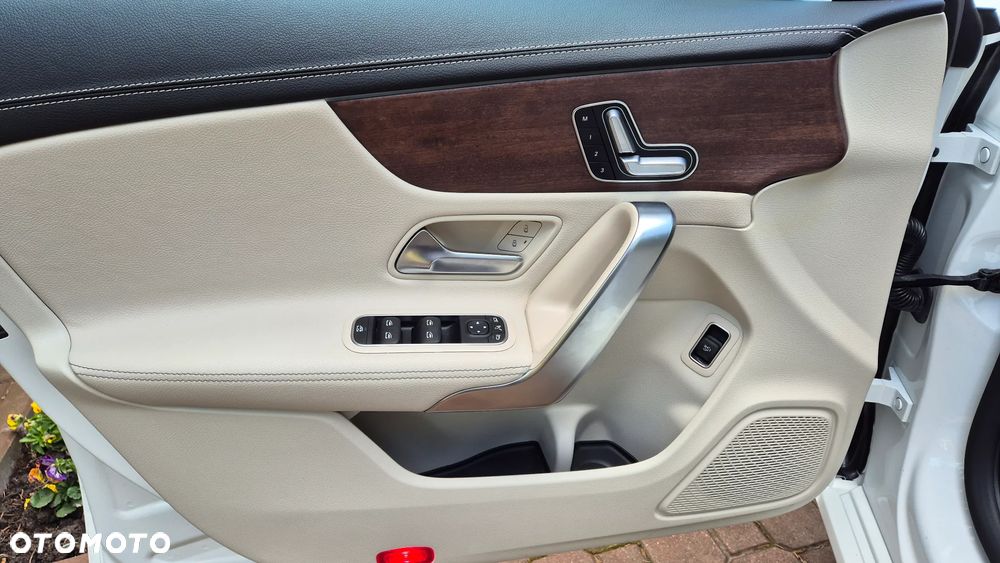 Mercedes-Benz CLA 250 7G-DCT AMG Line - 24