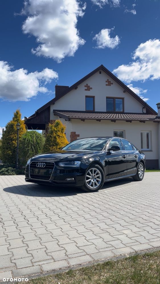 Audi A4 Limousine - 1