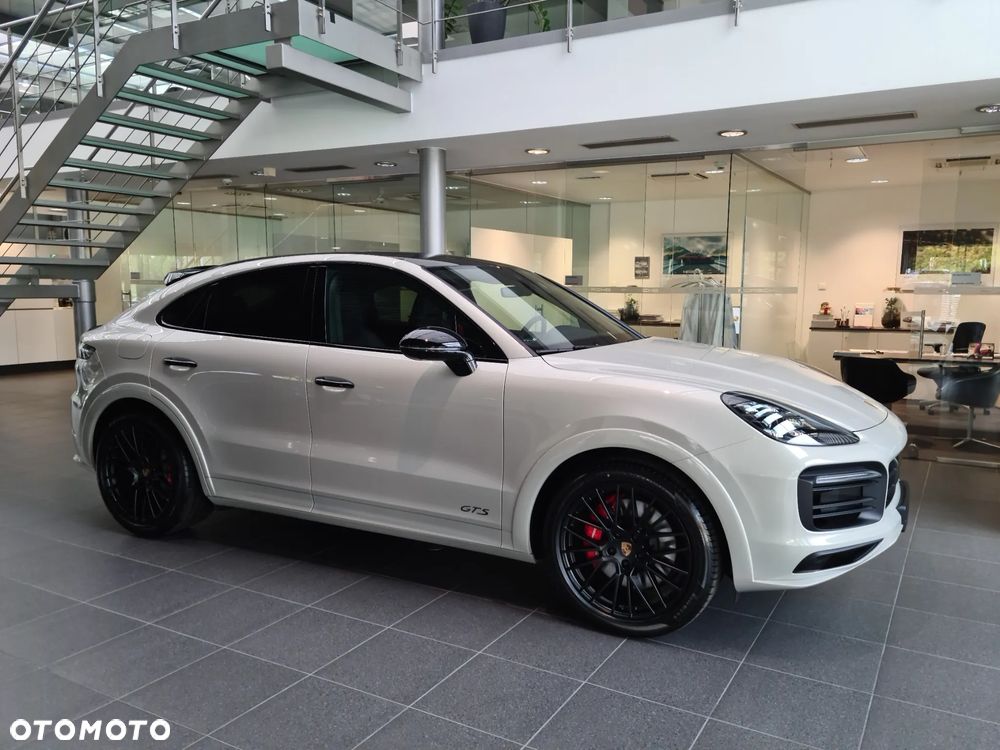 Porsche Cayenne - 1