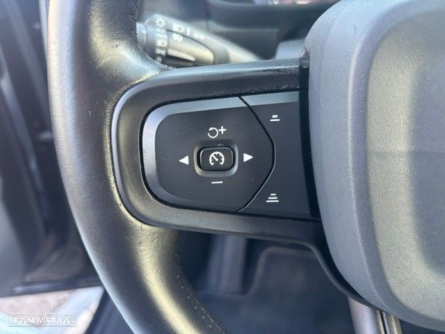 Volvo XC 40 2.0 D3 - 22