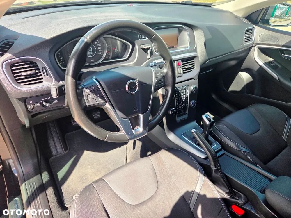 Volvo V40 D2 Momentum - 28