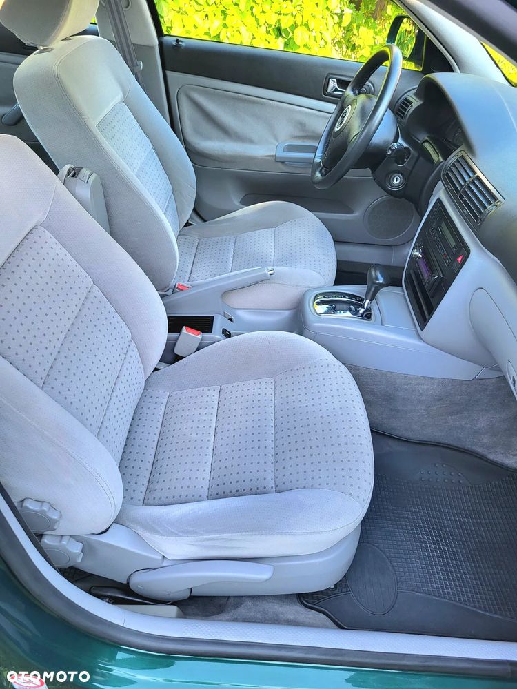 Volkswagen Passat 1.8T Basis Tiptr - 17