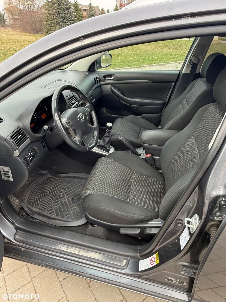 Toyota Avensis 2.2 D-CAT Team - 21