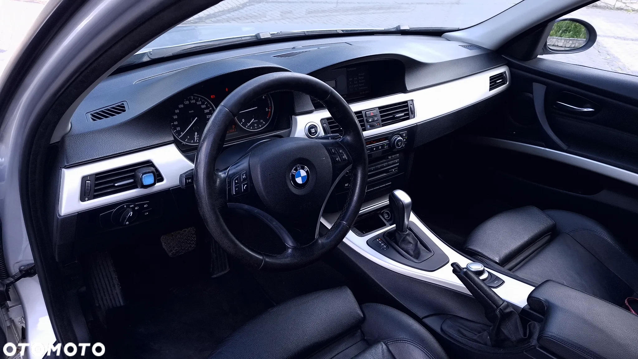 BMW Seria 3 320d DPF Touring - 13
