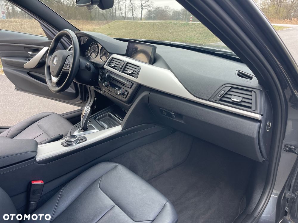 BMW Seria 3 320i - 25