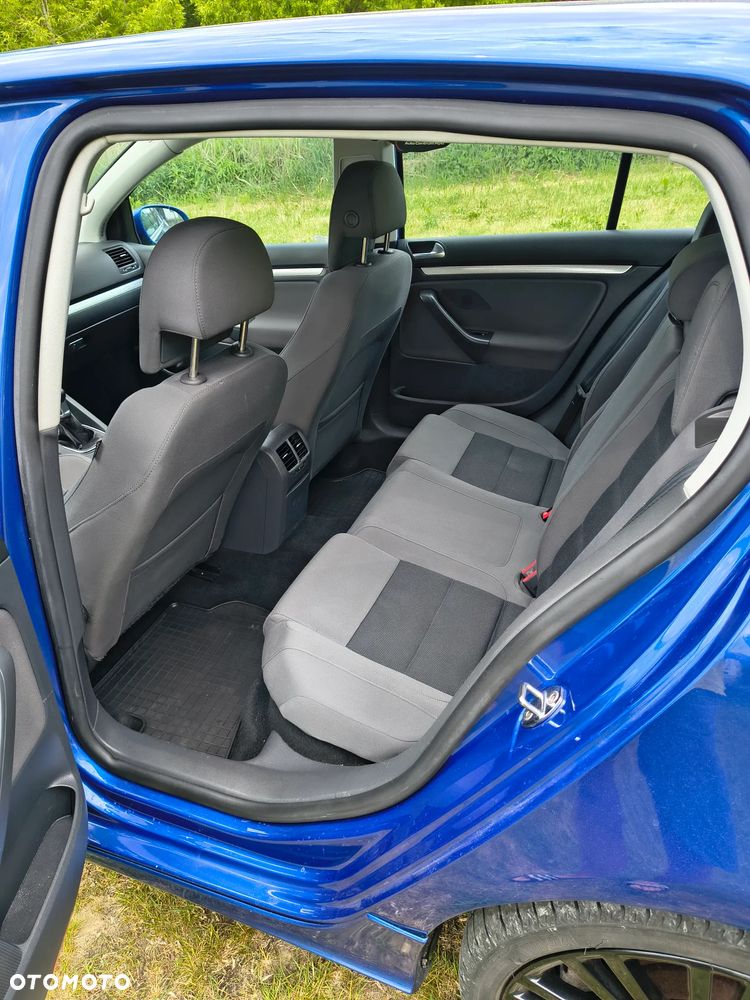 Volkswagen Golf R32 - 13