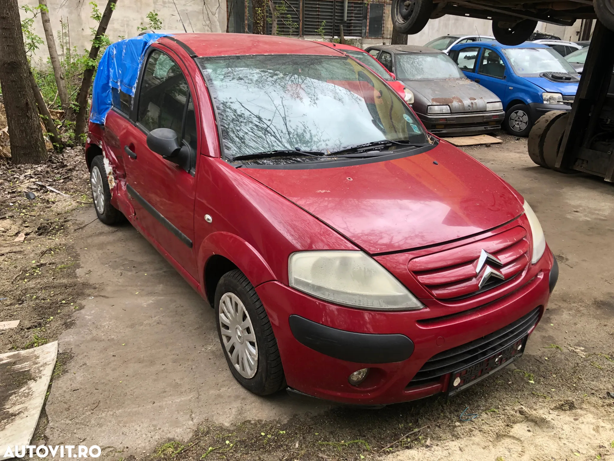 Dezmembrez Citroen C3 visiniu 2006 4 usi - 4
