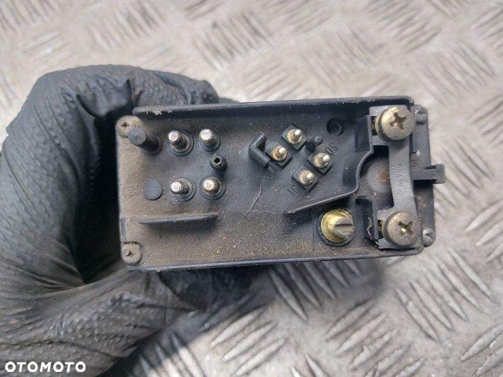 PRZEKAŹNIK ŚWIEC ŻAROWYCH MERCEDES-BENZ T1 KACZKA 2.4 D  0015459732 - 4