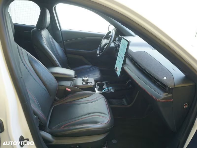 Ford Mustang Mach-E AWD PREMIUM - 12