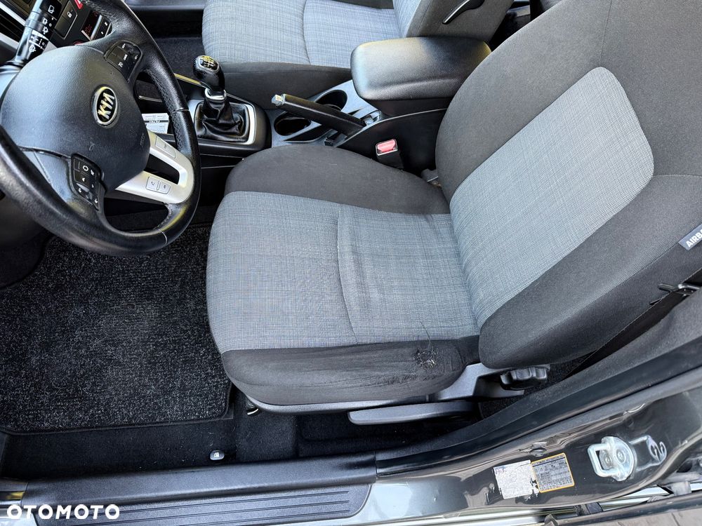 Kia Ceed - 11