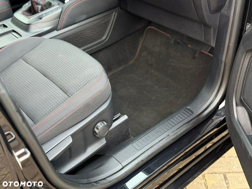 Ford Kuga 1.5 EcoBoost ST-LINE X - 10