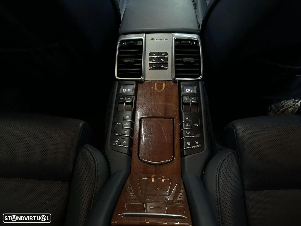 Porsche Panamera Turbo PDK - 48