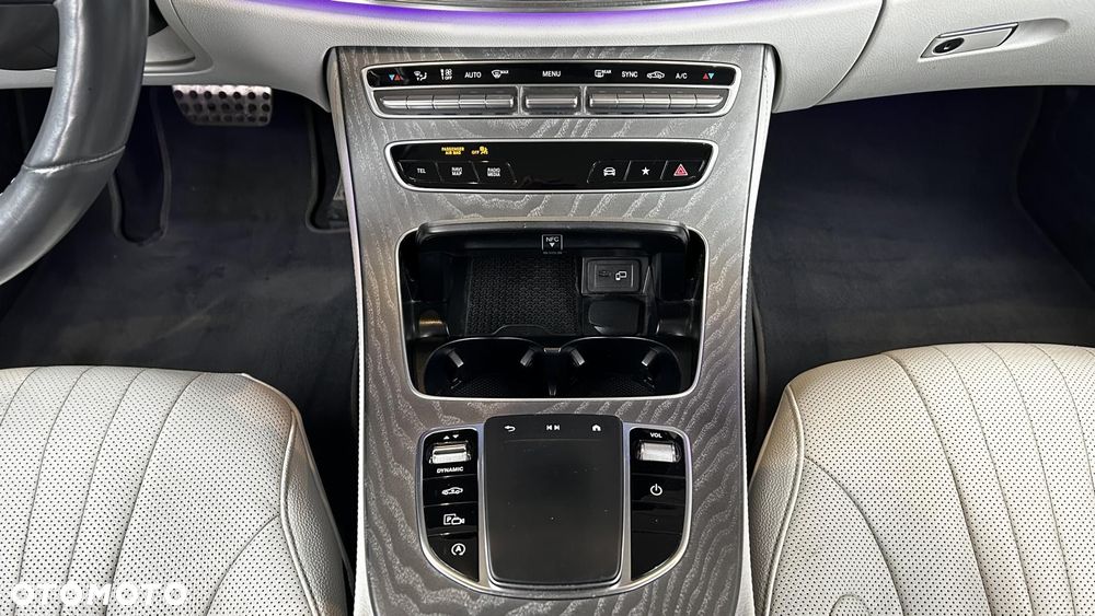 Mercedes-Benz CLS - 21