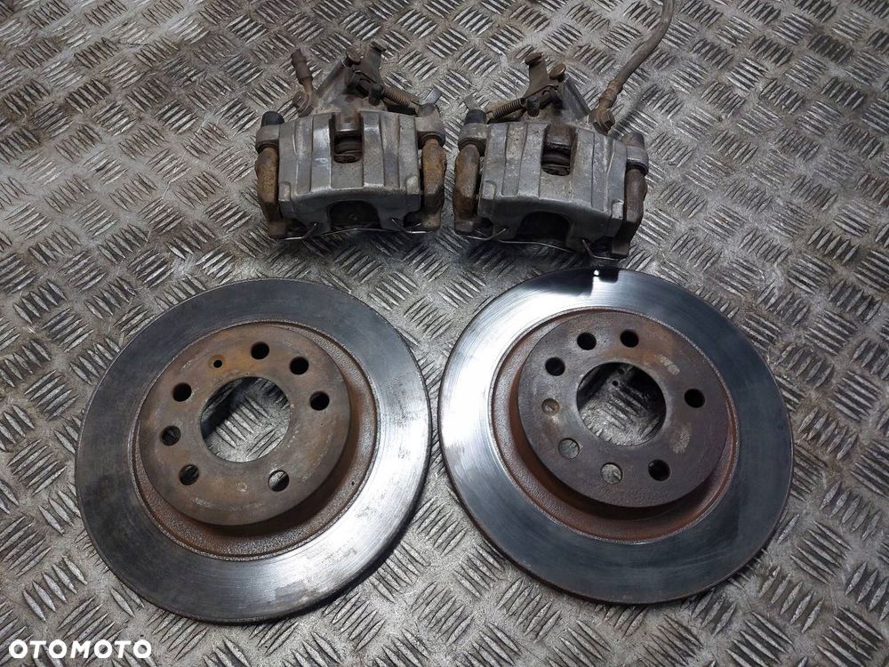 TARCZE HAMULCOWE TYŁ + KLOCKI + ZACISKI OPEL VECTRA C SIGNUM I - 1