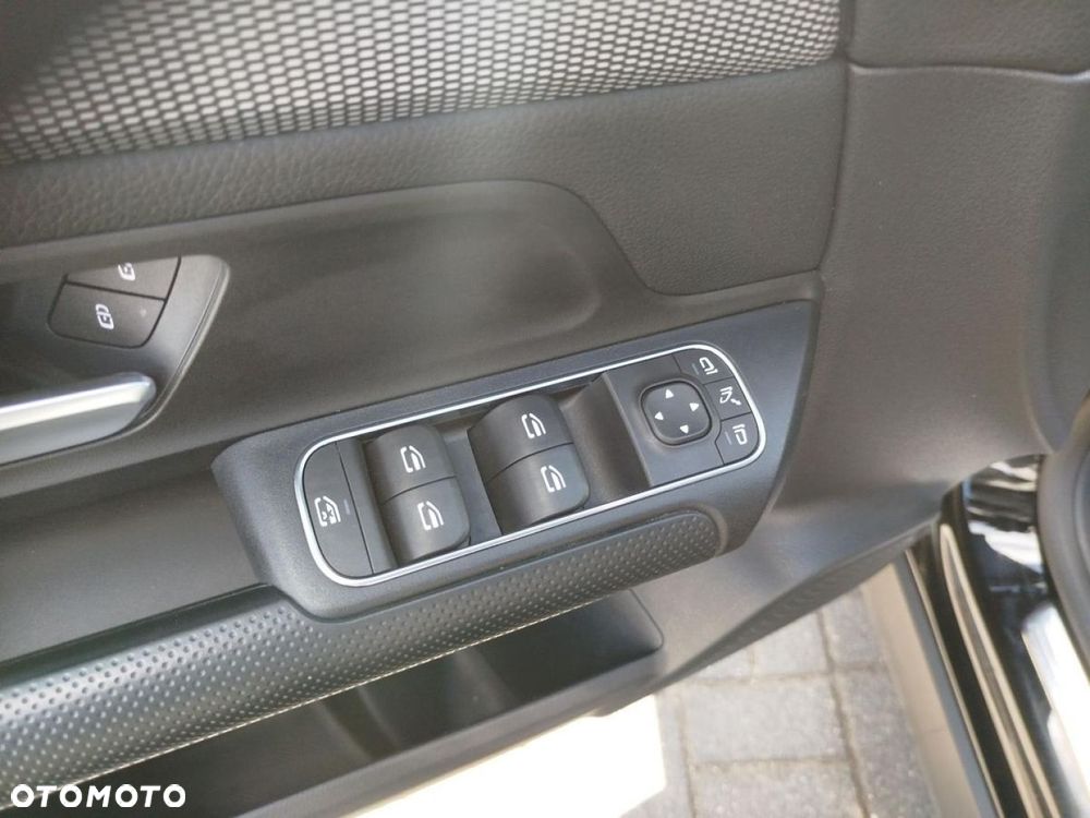 Mercedes-Benz GLA - 14