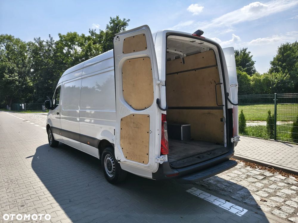 Mercedes-Benz Sprinter - 11