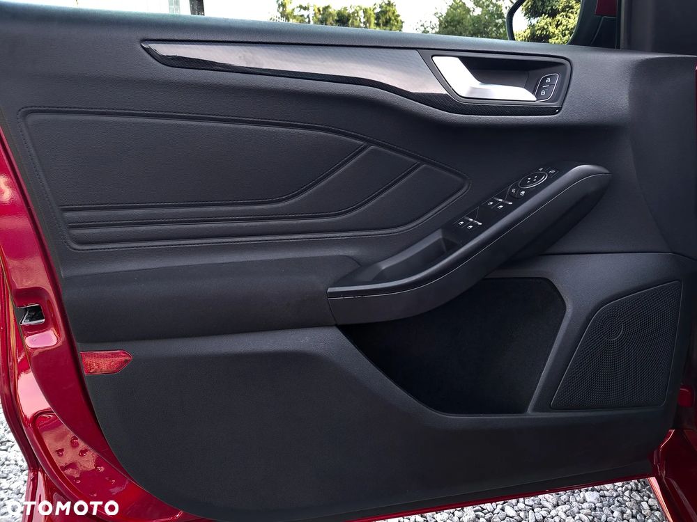 Ford Focus 1.0 EcoBoost Hybrid ST-LINE - 24