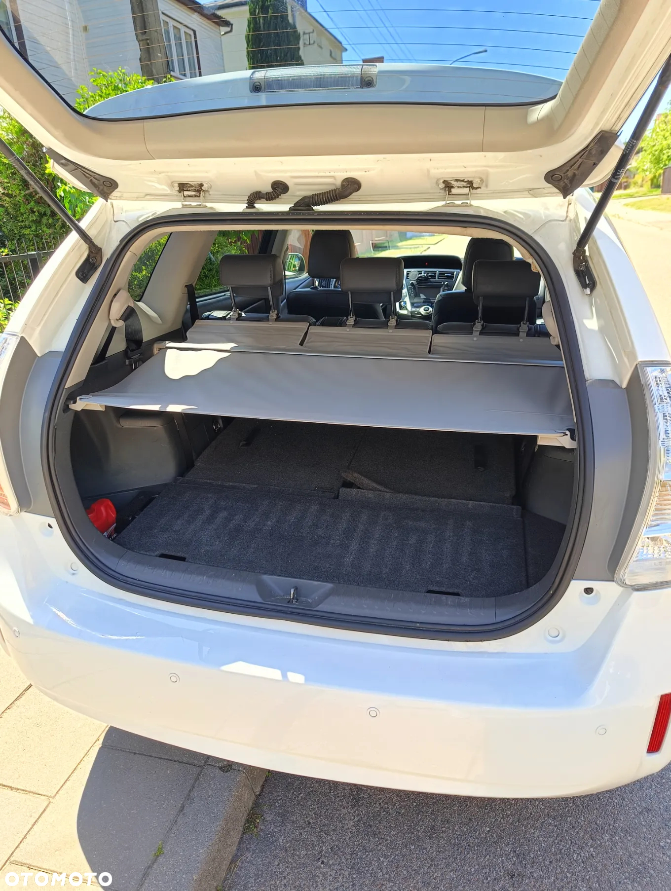 Toyota Prius+ (Hybrid) - 12