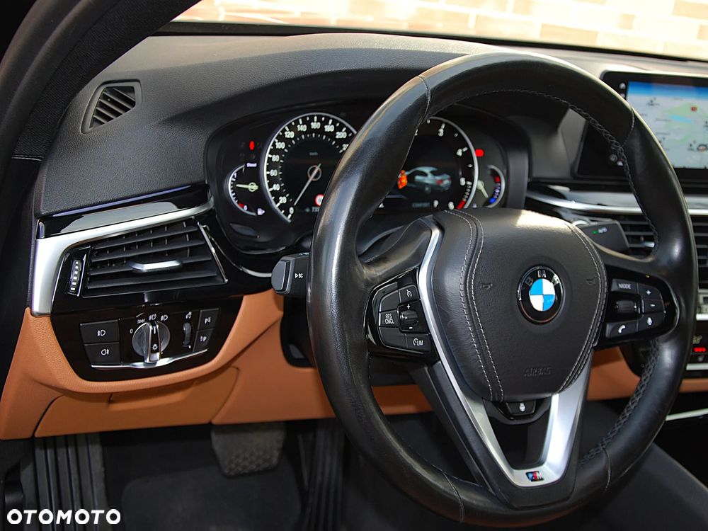 BMW Seria 5 520d xDrive M Sport sport - 30