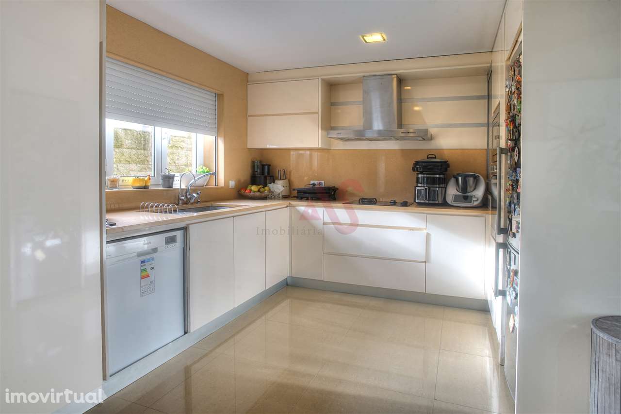 Moradia T4 + T2 + T1 + T1 em Sousa, Felgueiras - Grande imagem: 3/36