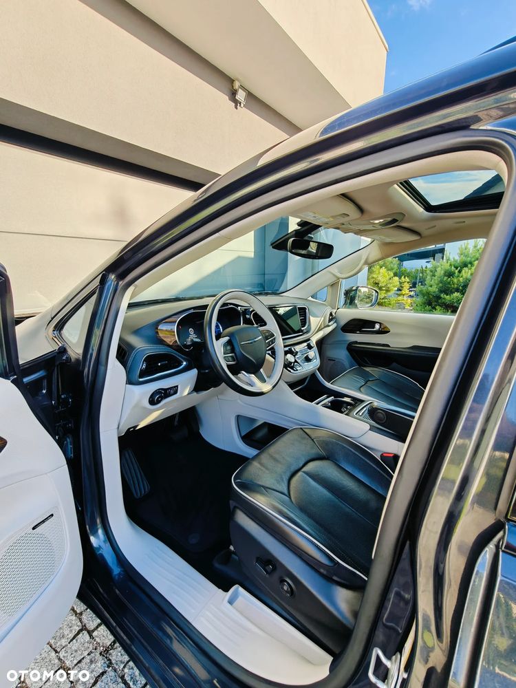 Chrysler Pacifica - 21