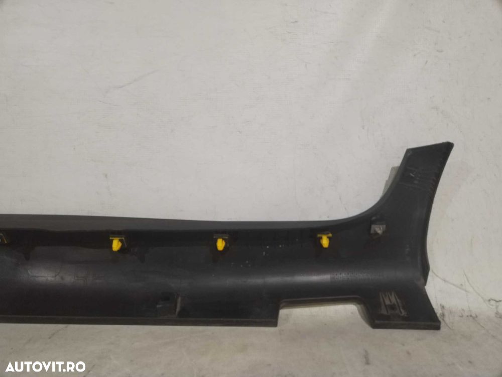 Ornament prag dreapta Kia Stonic, 2017, 2018, 2019, 2020, 2021, 2022, cod origine OE 87754-H8400. - 8