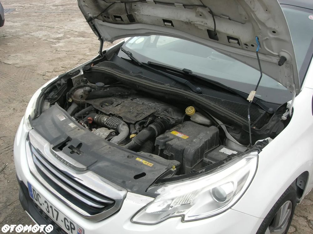 Peugeot 2008 1.6 e-HDi Allure S&S - 10