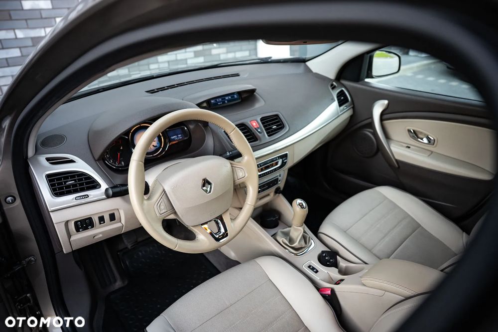Renault Fluence 1.6 16V Privilege - 10