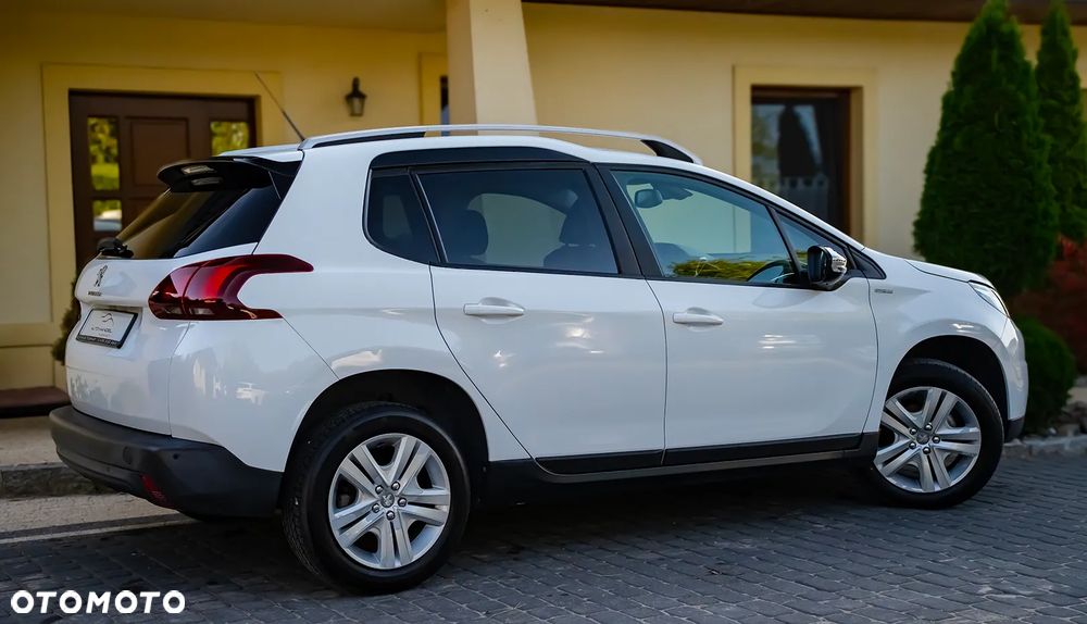 Peugeot 2008 1.2 Pure Tech Style EU6 - 23