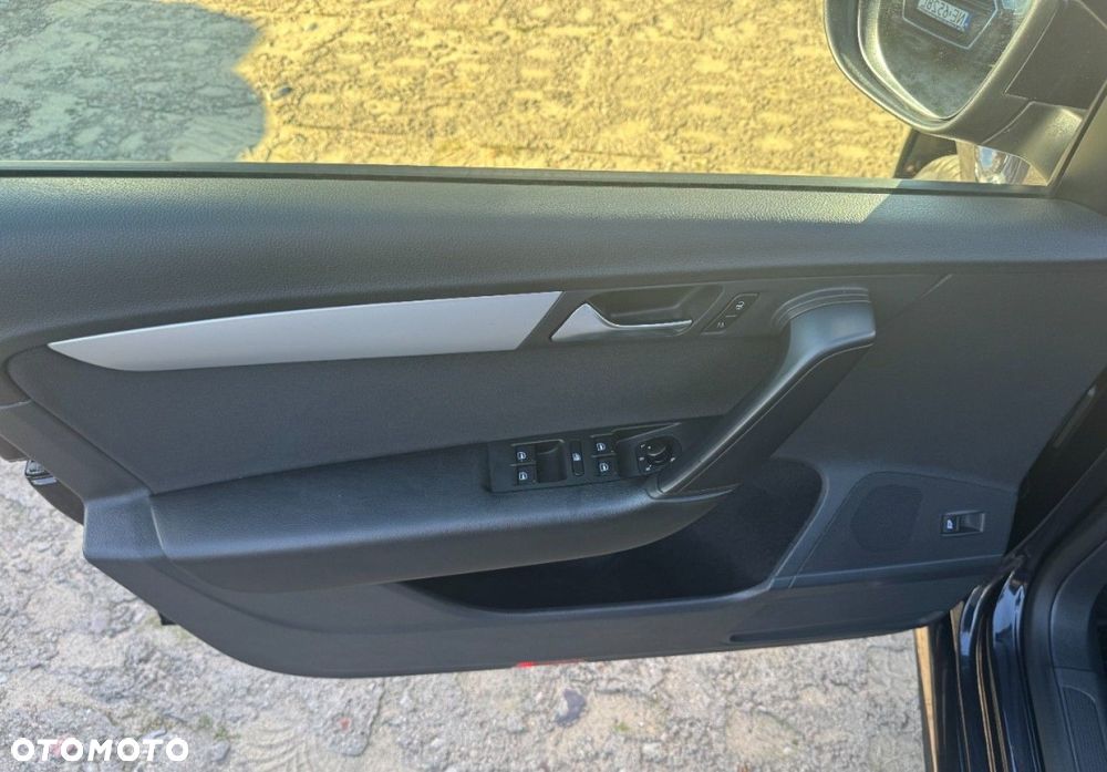 Volkswagen Passat - 13