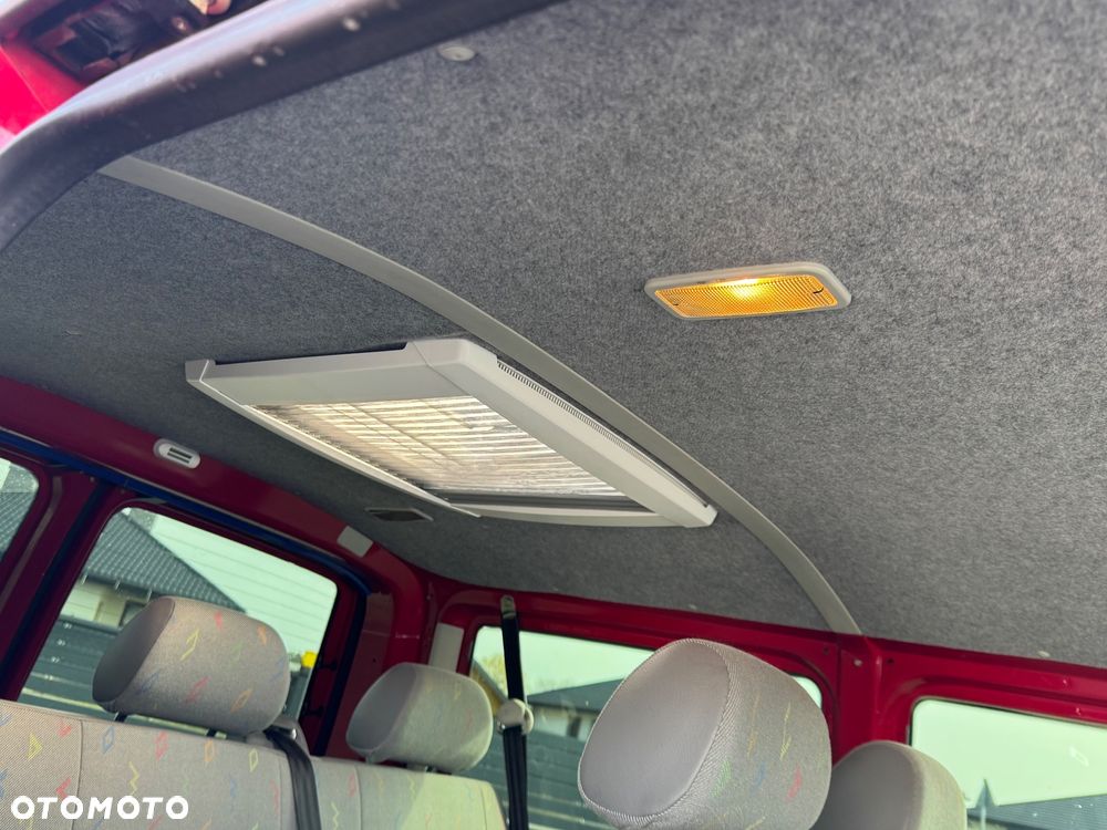 Volkswagen Caravelle - 20