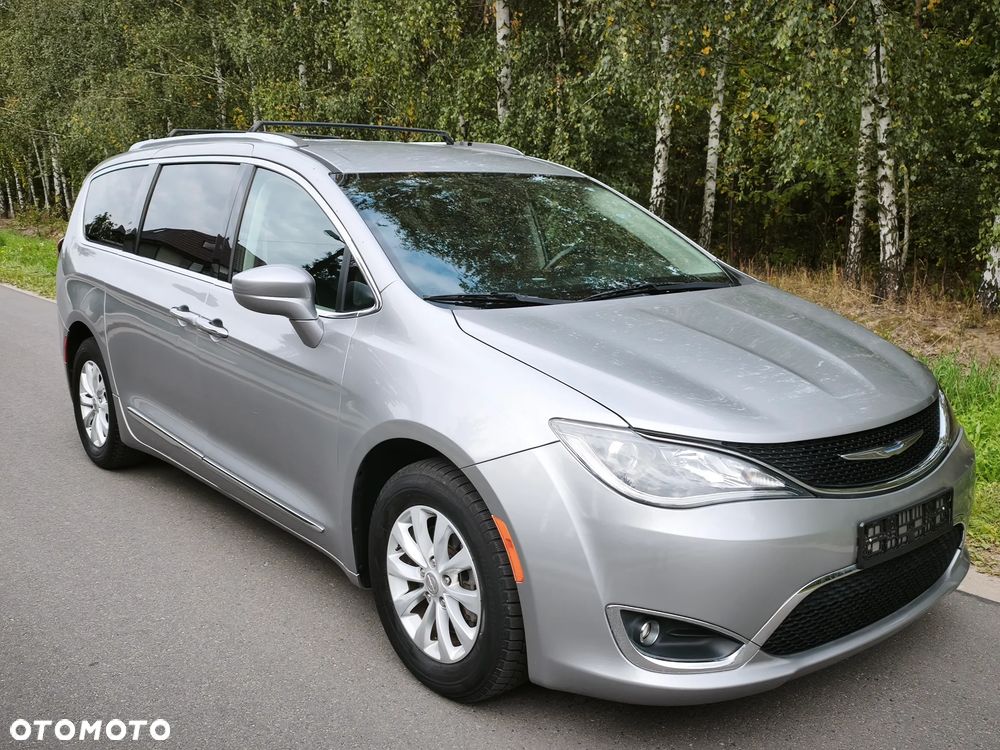 Chrysler Pacifica 2018 photo 3