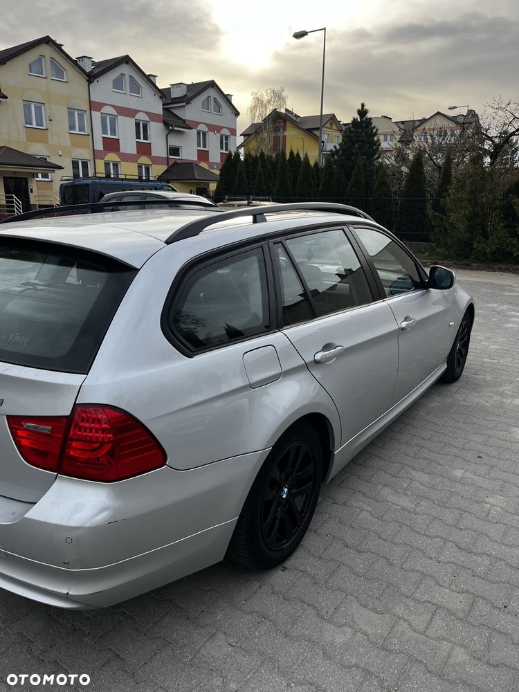 BMW Seria 3 320i - 5