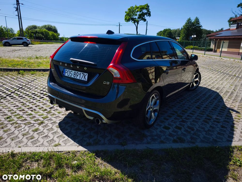 Volvo V60 D3 R-Design - 9
