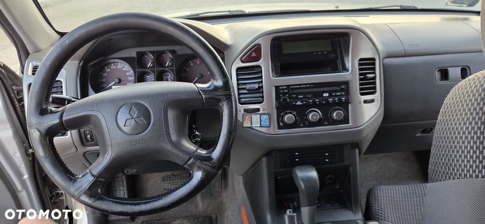 Mitsubishi Pajero - 4