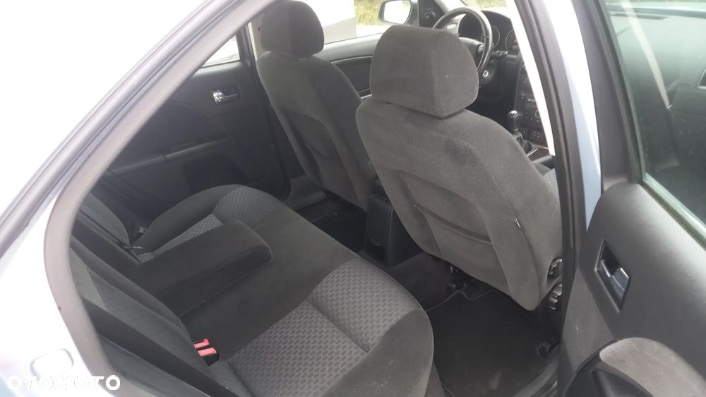 Ford Mondeo 1.8 Ghia - 9