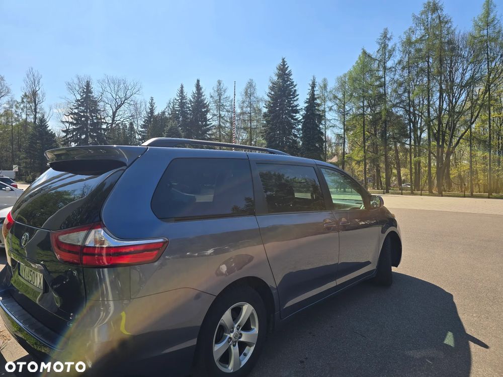 Toyota Sienna 3.5 V6 - 6