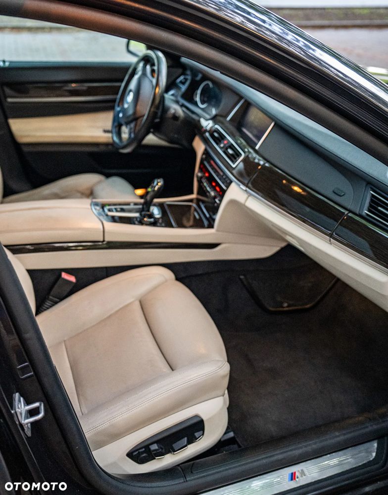 BMW Seria 7 740Li Edition Exclusive - 17