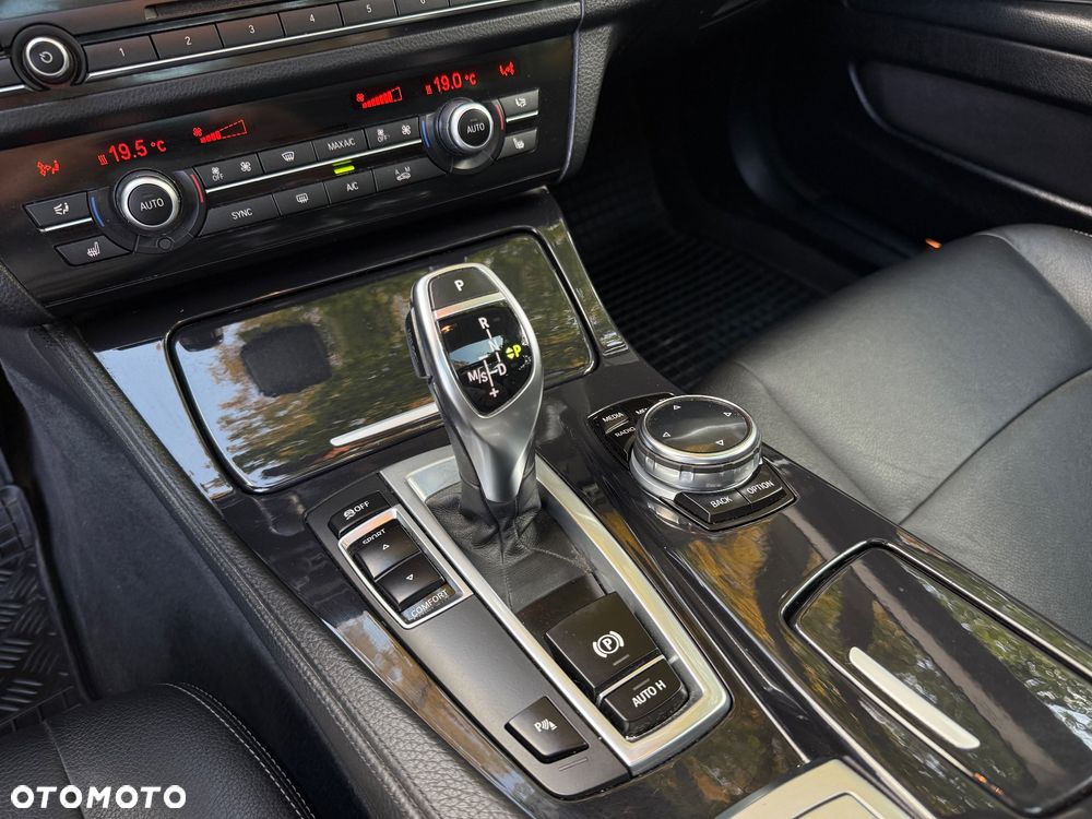 BMW Seria 5 525d Sport-Aut Modern Line - 14