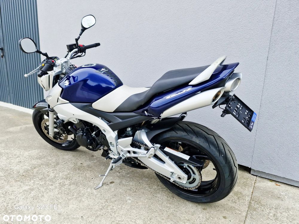 Suzuki GSR - 26