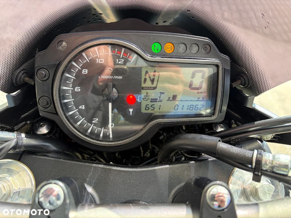 Suzuki GSR - 22
