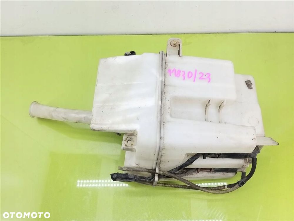 Zbiorniczek spryskiwaczy Toyota Corolla  E12 2001-2007 5DRZWI POMPKI KPL - 1