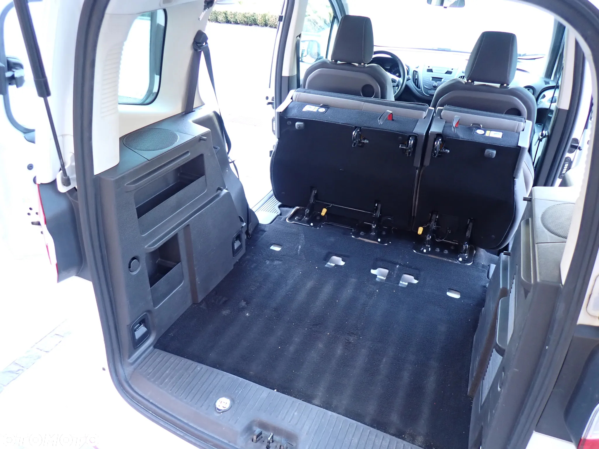 Ford Tourneo Courier 1.5 TDCi Trend - 36