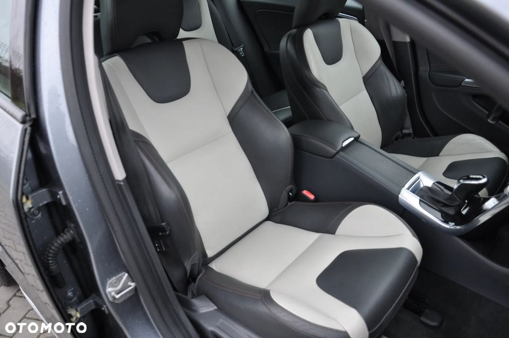 Volvo S60 T5 AWD Summum - 29