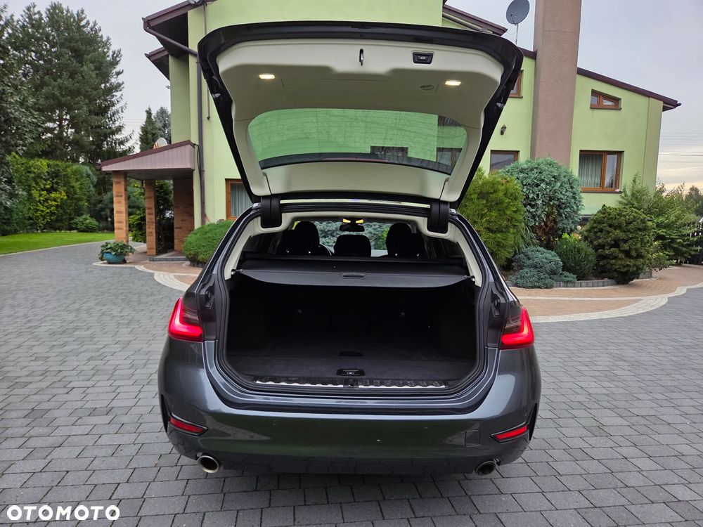 BMW Seria 3 330i Touring xDrive Sport Line - 21