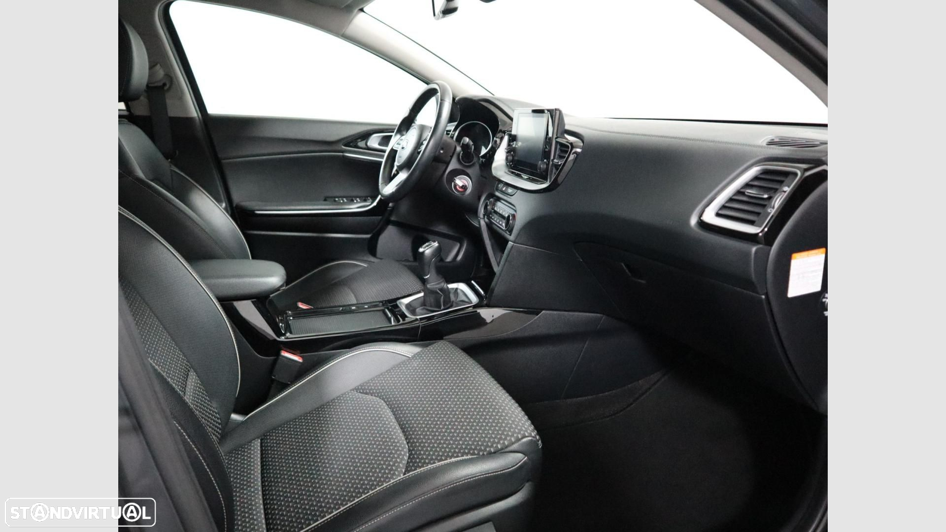 Kia XCeed 1.6 CRDi MHEV Drive - 10